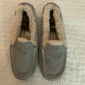 UGG Women's Ansley Suede Moccasin Slippers Sheep Lined Light Gray, Size 8